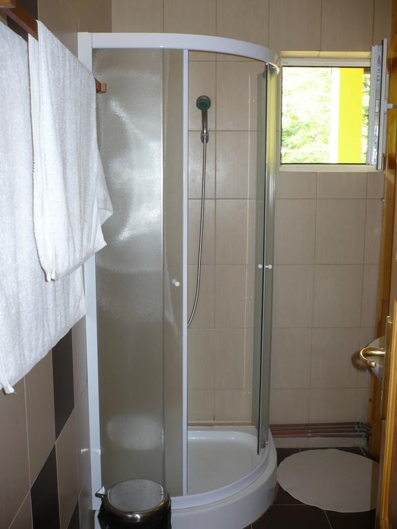 ホテル Pensiunea Tiuta コルベニ 部屋 写真
